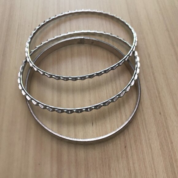 Bangle Metal Bracelets Vintage Metallic Blue, Black, Silver   Size Small - Picture 6 of 11